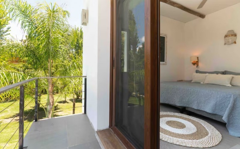 Linda casa de estilo colonial en altos de La Barra